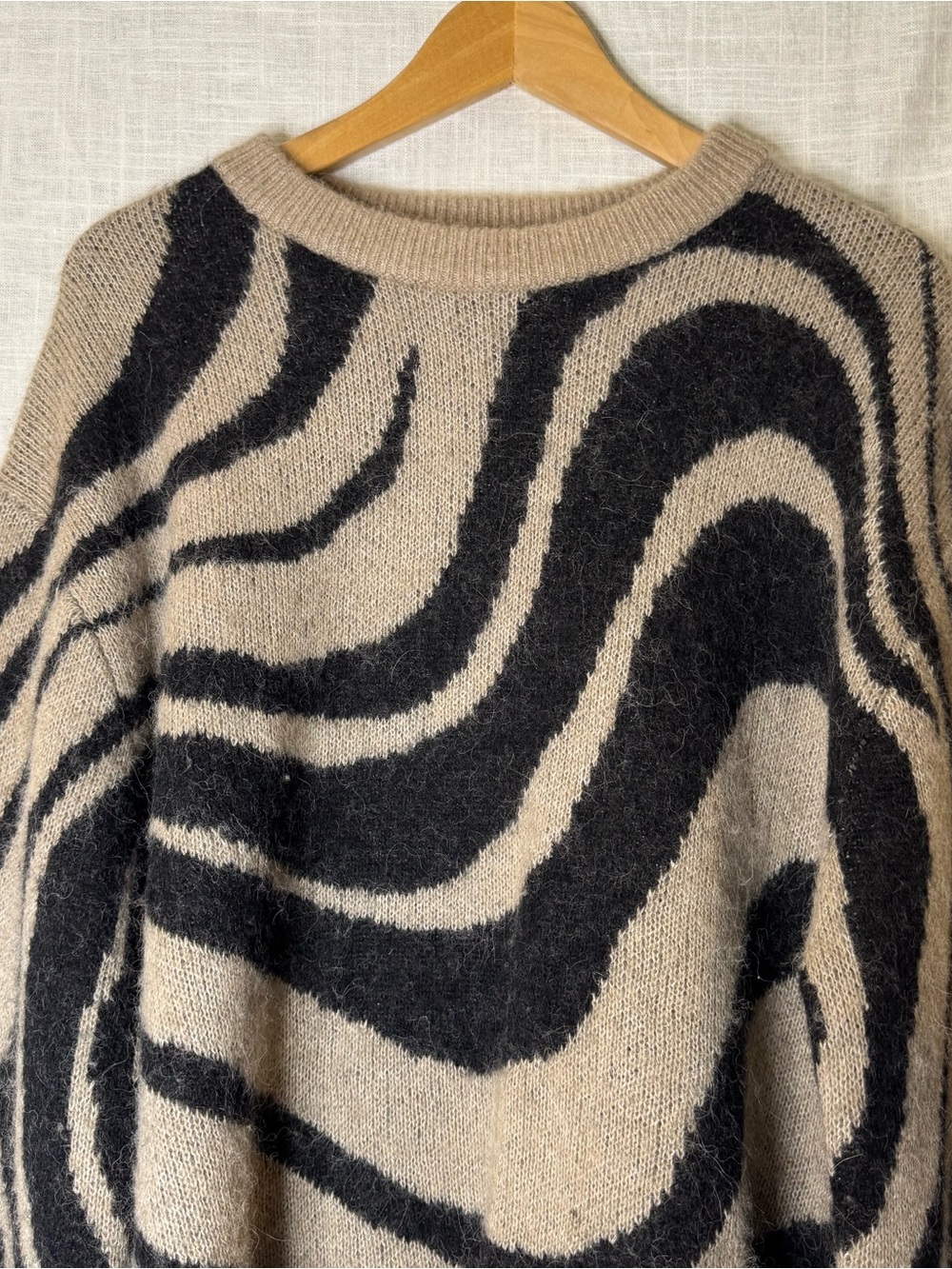 & Other Stories Jacquard Print knit jumper Neutral Beige & Black Women's Sweater - Picture 3 of 8